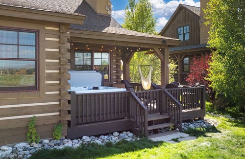 Grand Elk Ranch Cabin | Cozy cabin w/hot tub & fire pit