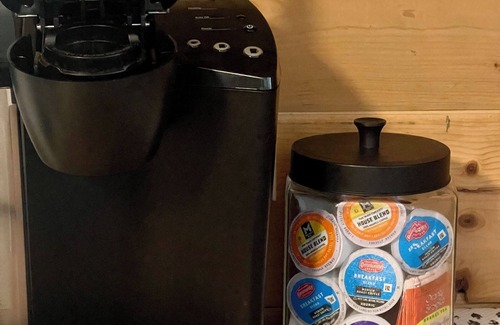 Trenton Cabin | Cozy cabin with 1 bd/bath and WiFi. Short drive to Cloudland Canyon State Park.