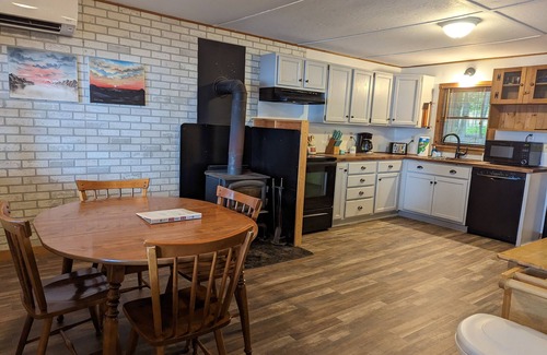 Palmyra Cottage | Cozy cabin with 200’ of waterfront on Whites Pond