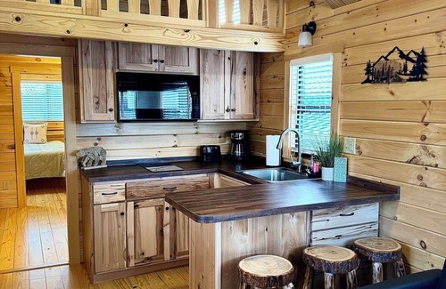 Marion Cabin | Cozy Cabin with Private Resort Amenities: Walking Distance to Lake James