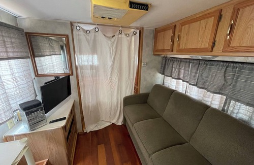 Townville House | Cozy Camper with AC and WiFi in Pleasant Townville