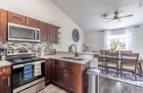 Golden Gate House | Cozy Canal Home-Low Cleaning Fee, King Beds, Gym, Fast wifi, Fishing, Sleeps 8