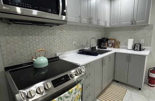 New Tecumseth Apartment | Cozy Caribbean-inspired Airbnb north of Toronto