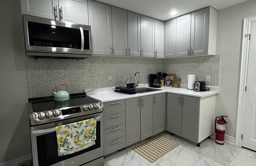 New Tecumseth Apartment | Cozy Caribbean-inspired Airbnb north of Toronto