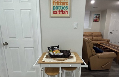 New Tecumseth Apartment | Cozy Caribbean-inspired Airbnb north of Toronto