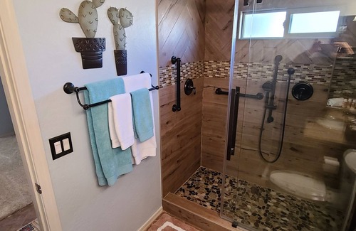 Emperor Estates House | "Cozy Casita" Private Pool and Spa/1 Bed/Full Kitchen/Walk in Shower/BBQ