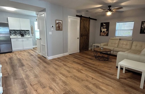 Taylor Creek House | Cozy Cattle View Cottage