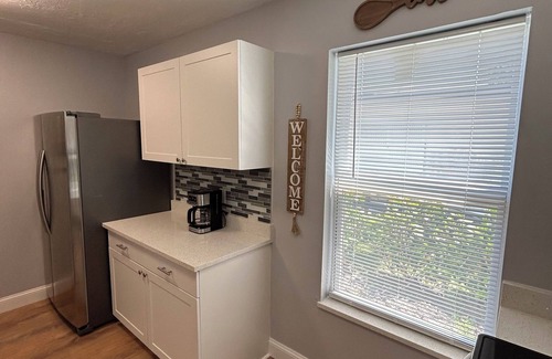 Taylor Creek House | Cozy Cattle View Cottage