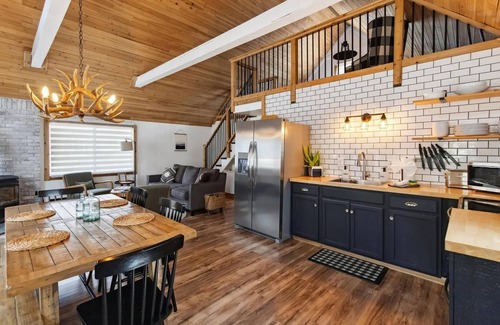 Locust Lake Village Ski Chalet | Cozy Chalet in Pocono Lake.