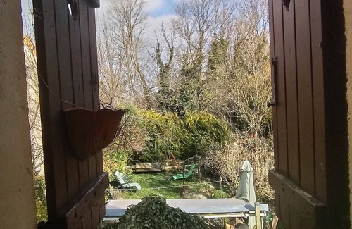 Villiers-sur-Seine Apartment | Cozy churchfront studio with AC and WiFi in accessible Villiers-sur-Seine