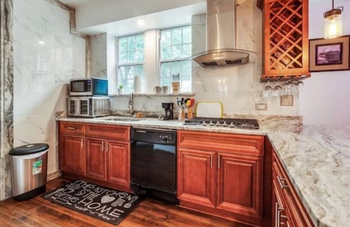 Norfolk House | Cozy Comfort in West Ghent
