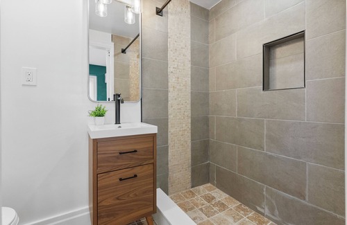 Wynnefield Apartment | Cozy Comfortable and Quiet Double-bed Suite