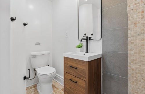 Wynnefield Apartment | Cozy Comfortable and Quiet Double-bed Suite