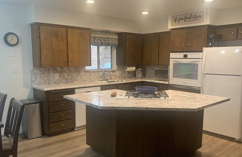 Sierra Cedars House | Cozy comforts of HOME