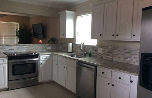 Central City House | COZY, COMFY, CUTIE! Book NOW for Fall! 2BD, 1.5 Bath, Free WIFI