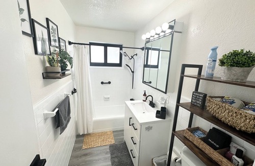 West Little Havana House | Cozy/Comfy Home in Miami- near Miami airport and Miami attractions