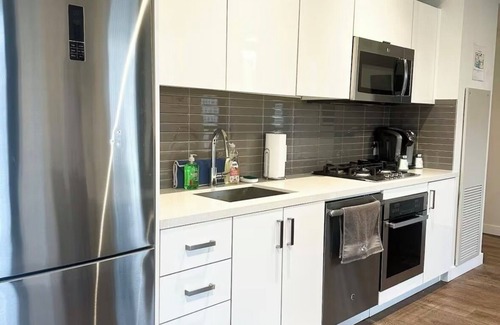 Downtown Calgary Condo | *Cozy Condo/King Bed/Pool/Gym/CityViews/Walkscore 91
