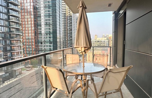 Downtown Calgary Condo | *Cozy Condo/King Bed/Pool/Gym/CityViews/Walkscore 91