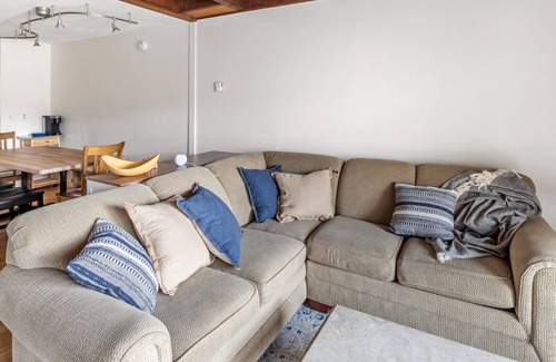Bolton Valley Condo | Cozy condo w/patio & mountain views