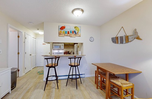 Brewster Condo | Cozy condo with golf course view, balcony, W/D, AC, & games