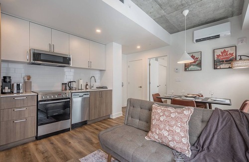 Shaughnessy Village Apartment | Cozy Corner - Modern 1BR in MTL