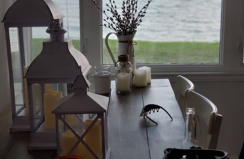 Selkirk Cottage | Cozy cottage 1.5hrs from Toronto. Steps to private waterfront, lake facing deck.