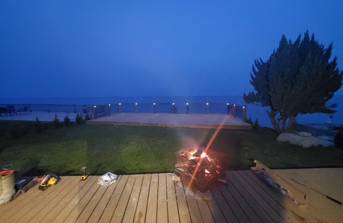 Selkirk Cottage | Cozy cottage 1.5hrs from Toronto. Steps to private waterfront, lake facing deck.