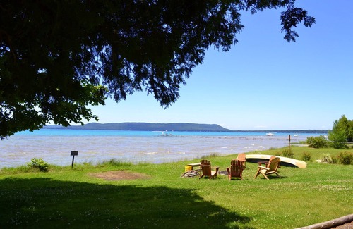 Maple City House | Cozy cottage Big Glen Lake, Tennis Court, Dock, Kayaks, Rowboat, Sunset view