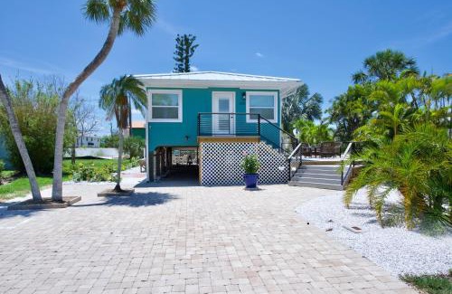 Mid Island House | Cozy Cottage by Sun Palace Vacations