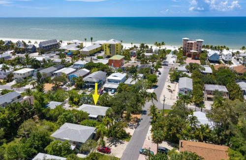 Mid Island House | Cozy Cottage by Sun Palace Vacations