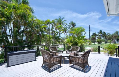 Mid Island House | Cozy Cottage by Sun Palace Vacations