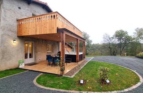 Pouilly-les-Feurs Cottage | Cozy cottage with spa and balcony in nature