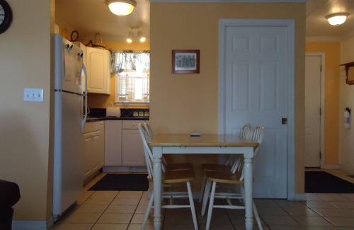 Ruidoso Cottage | COZY COTTAGE! HOT TUB & COZY UP TO THE FIREPLACE! CHRISTMAS DECO FOR HOLIDAYS!