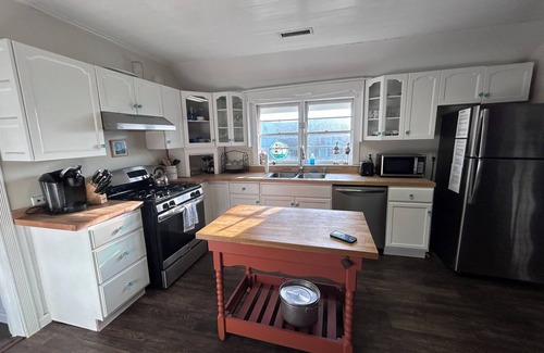 Hatteras House | Cozy cottage in Hatteras Village. Convenient to shopping, restaurants and beach.