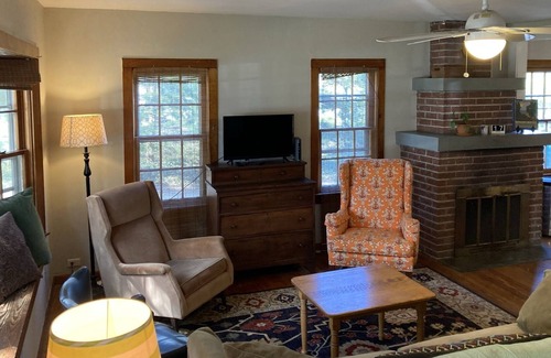 Lakeside Cottage | Cozy Cottage in Private Beach Community