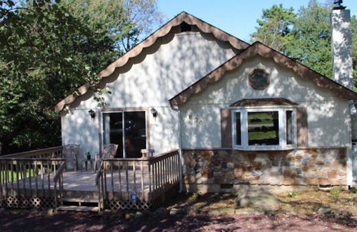 Albrightsville Cottage | Cozy Cottage in the Pocono Mountains, Pet friendly, sleeps 6