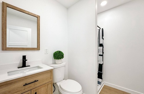 Imperial Beach Cottage | Cozy cottage in enchanting Imperial Beach with WiFi, AC on a super quiet street.