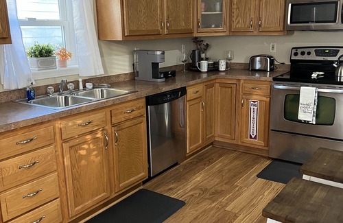 Lewiston Cottage | Cozy Cottage minutes away from the ARTPARK, Fishing Pier, Niagara River ,