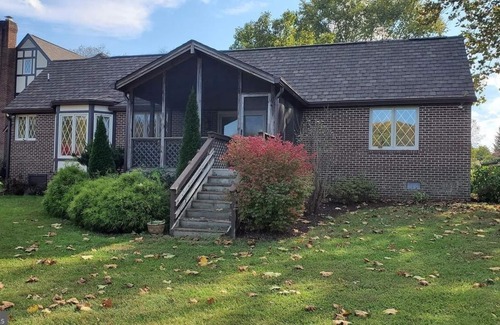 Haymarket Cottage | Cozy cottage with a beautiful waterfront view. Pet friendly! 45 min from DC.
