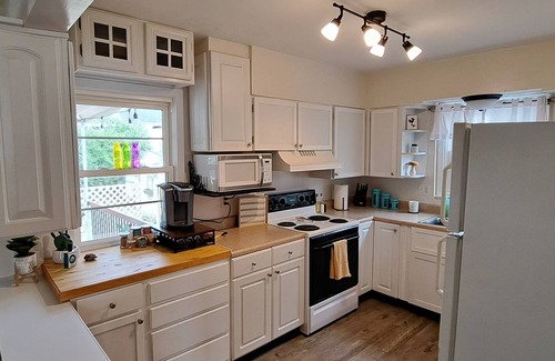 Hamilton House | Cozy Cottage With A Pool