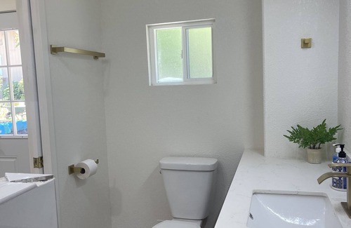 Graton House | Cozy country renovated 2 bed/1bath home near Graton, laundry rm, garage, garden