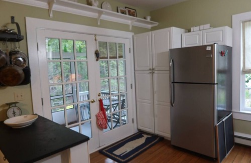 Portland House | Cozy Coveside Island Retreat