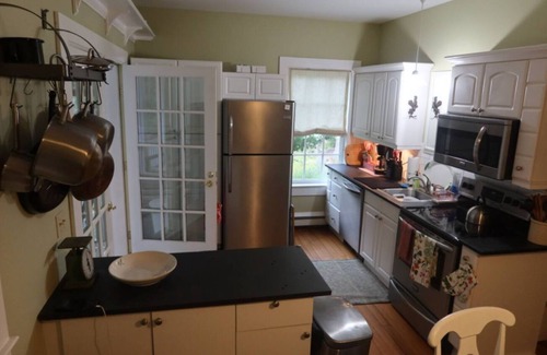 Portland House | Cozy Coveside Island Retreat