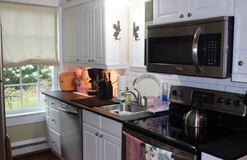 Portland House | Cozy Coveside Island Retreat