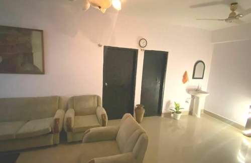 Sualkuchi Apartment | Cozy Crib