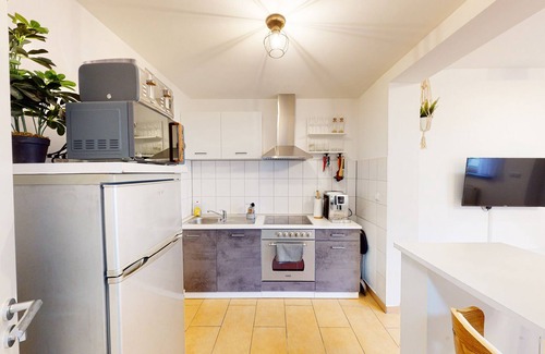 Neustadt-Hambach Apartment | Cozy Studio apartment 1,3km walk from Hambach castle and 0,2km to the centre