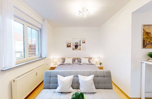 Neustadt-Hambach Apartment | Cozy Studio apartment 1,3km walk from Hambach castle and 0,2km to the centre