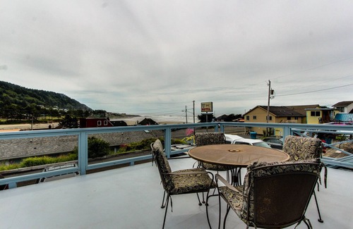 Yachats Apartment | Cozy dog-friendly condo with loft near the beach Enjoy ocean views & more
