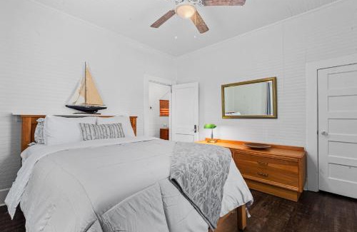 Seneca House | Cozy Downtown Seneca Bungalow