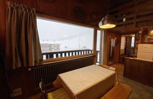 Cohennoz Apartment | Cozy Duplex Apt for 5 near Shops & Ski Slopes, 2 Balconies, Secure Parking